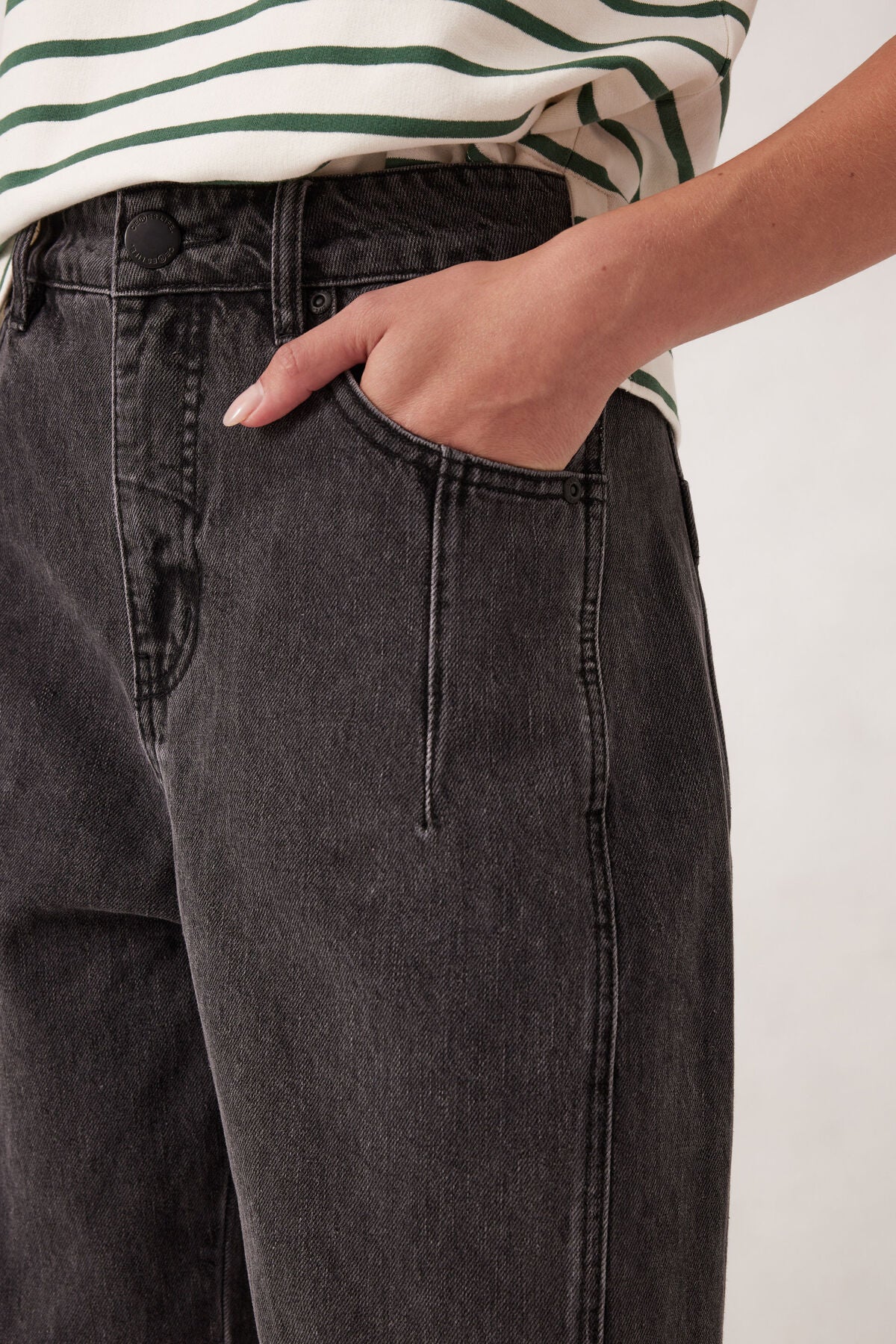 Darted Barrel Jean - BlackWash