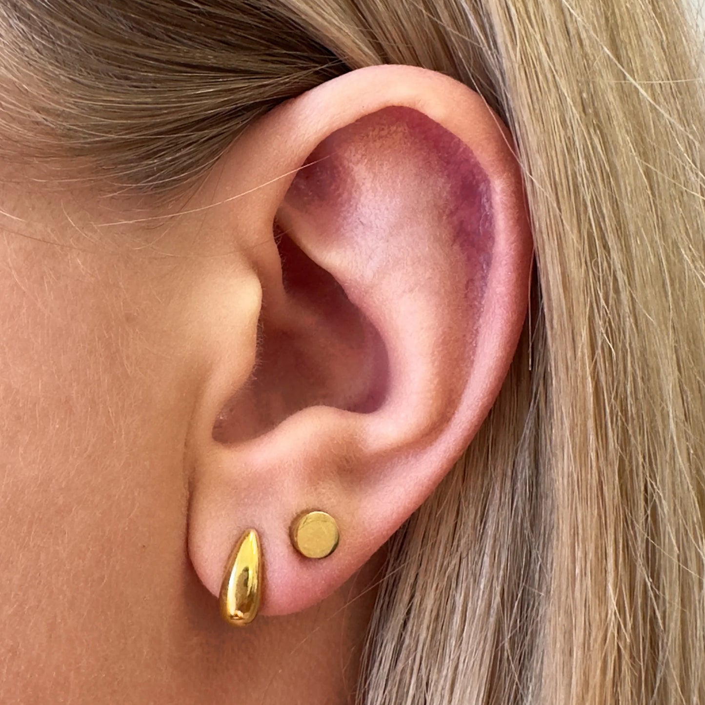 Qualify Stud Earrings