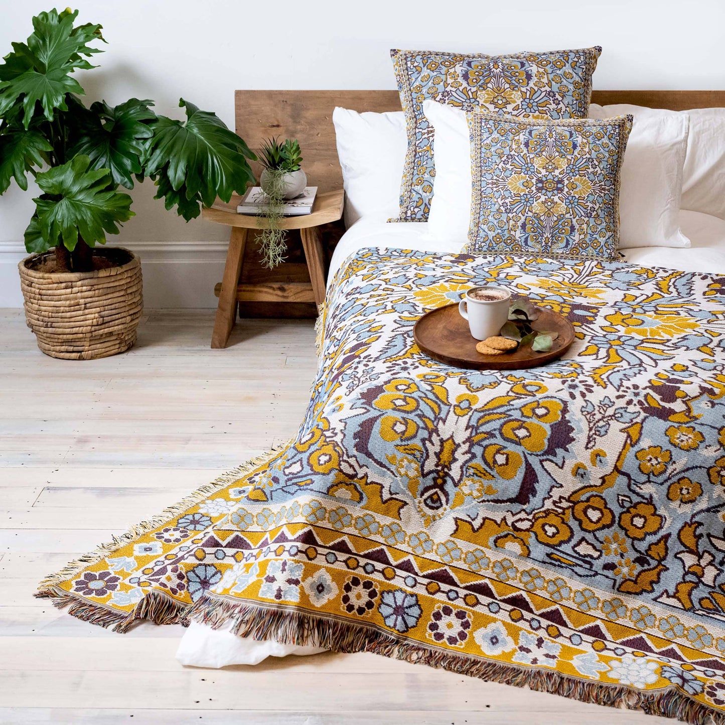 'Every Little Thing' Woven Picnic Rug/Throw: Regular 130x160cm