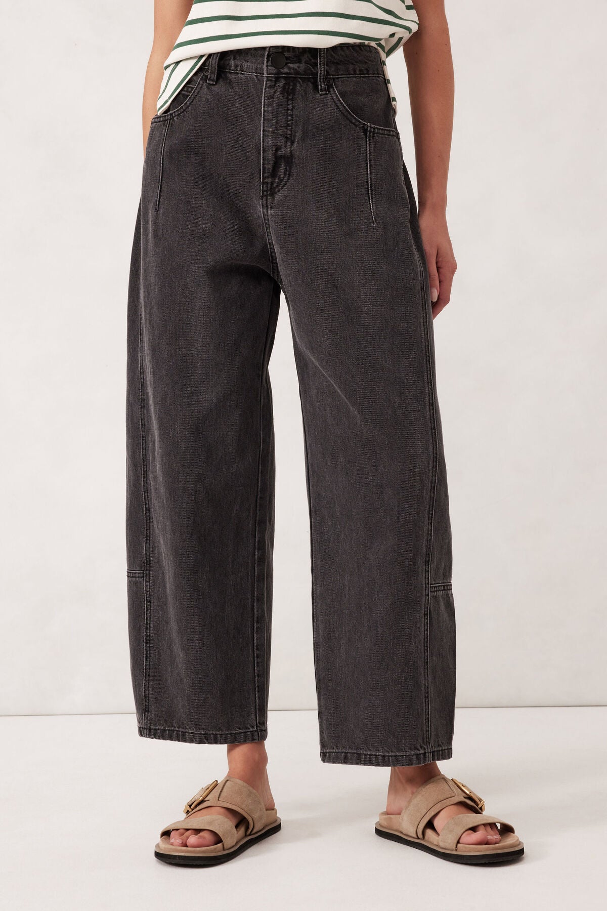 Darted Barrel Jean - BlackWash