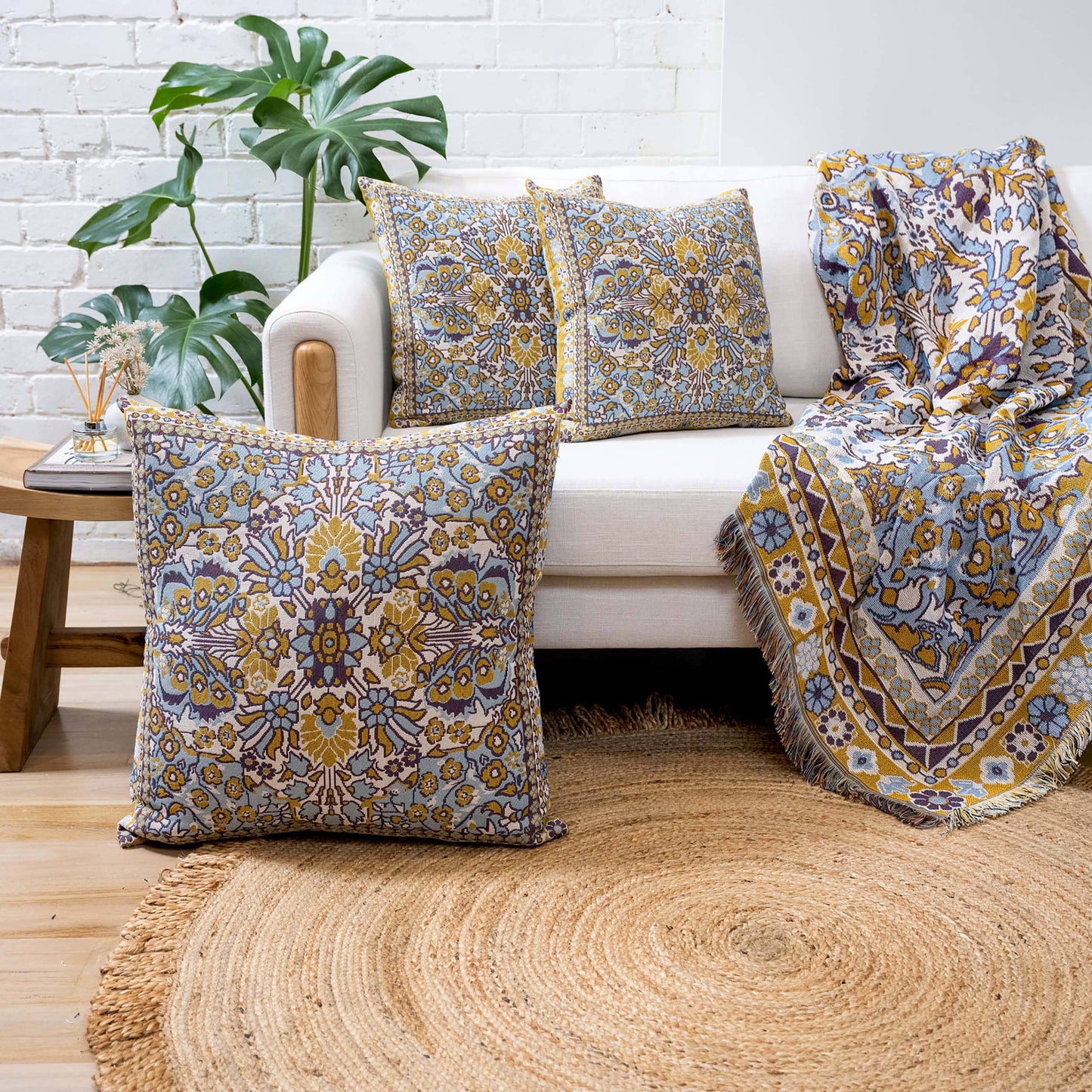 'Every Little Thing' Woven Picnic Rug/Throw: Regular 130x160cm