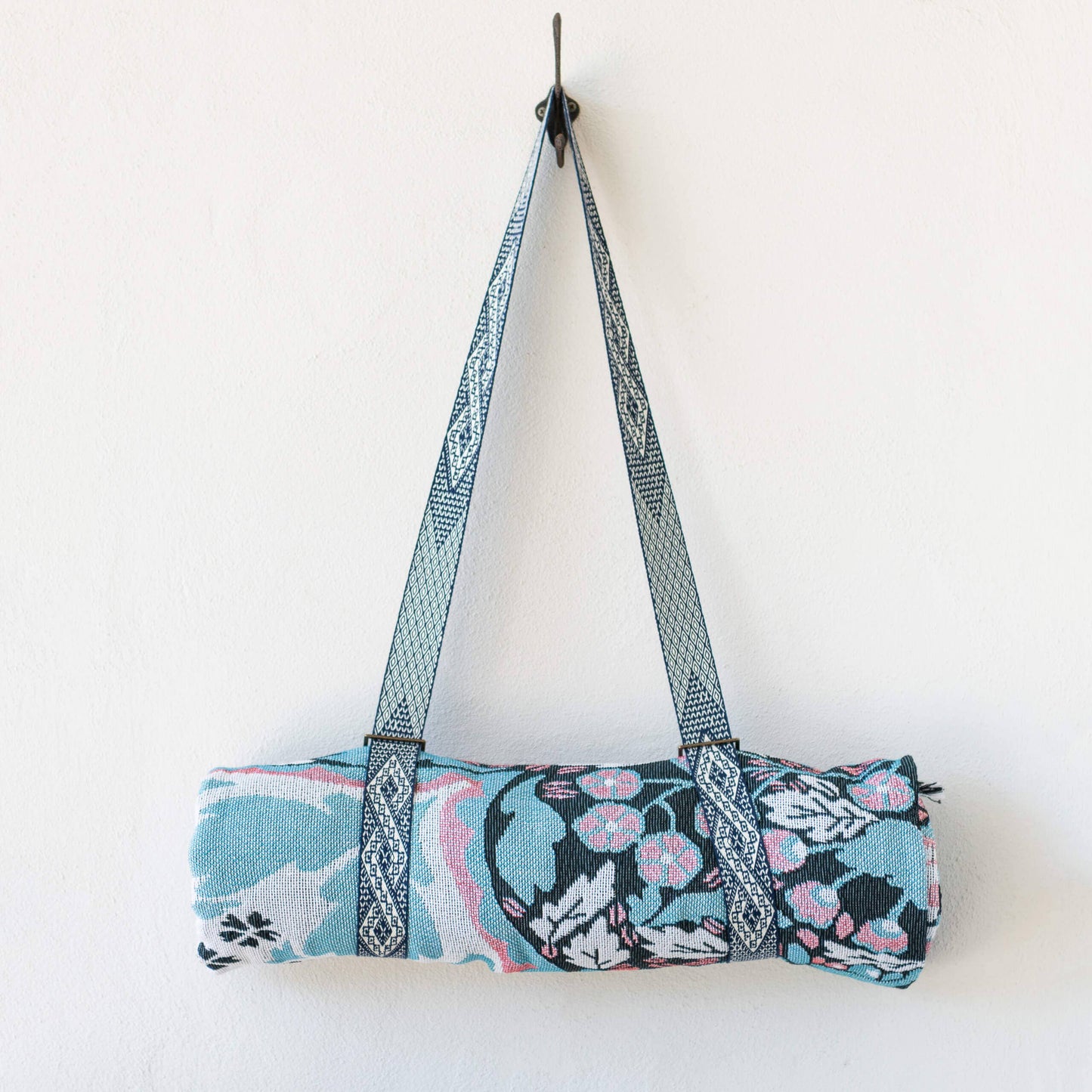 'All You Need is Love' Woven Picnic Rug/Throw: Regular 130x160cm