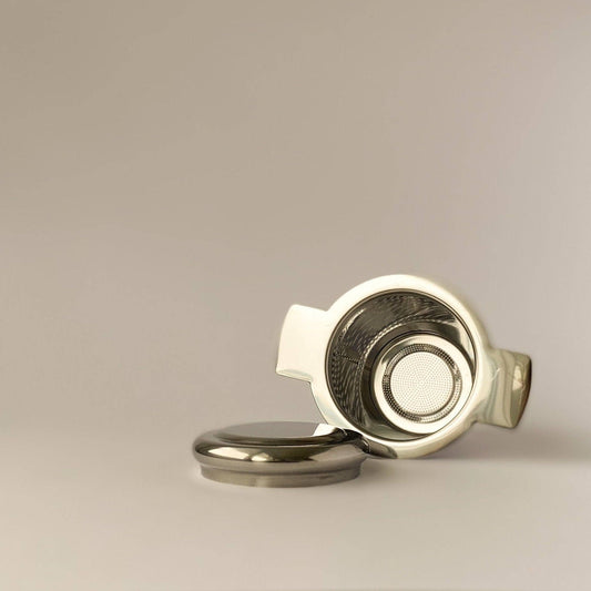 Tea infuser with lid