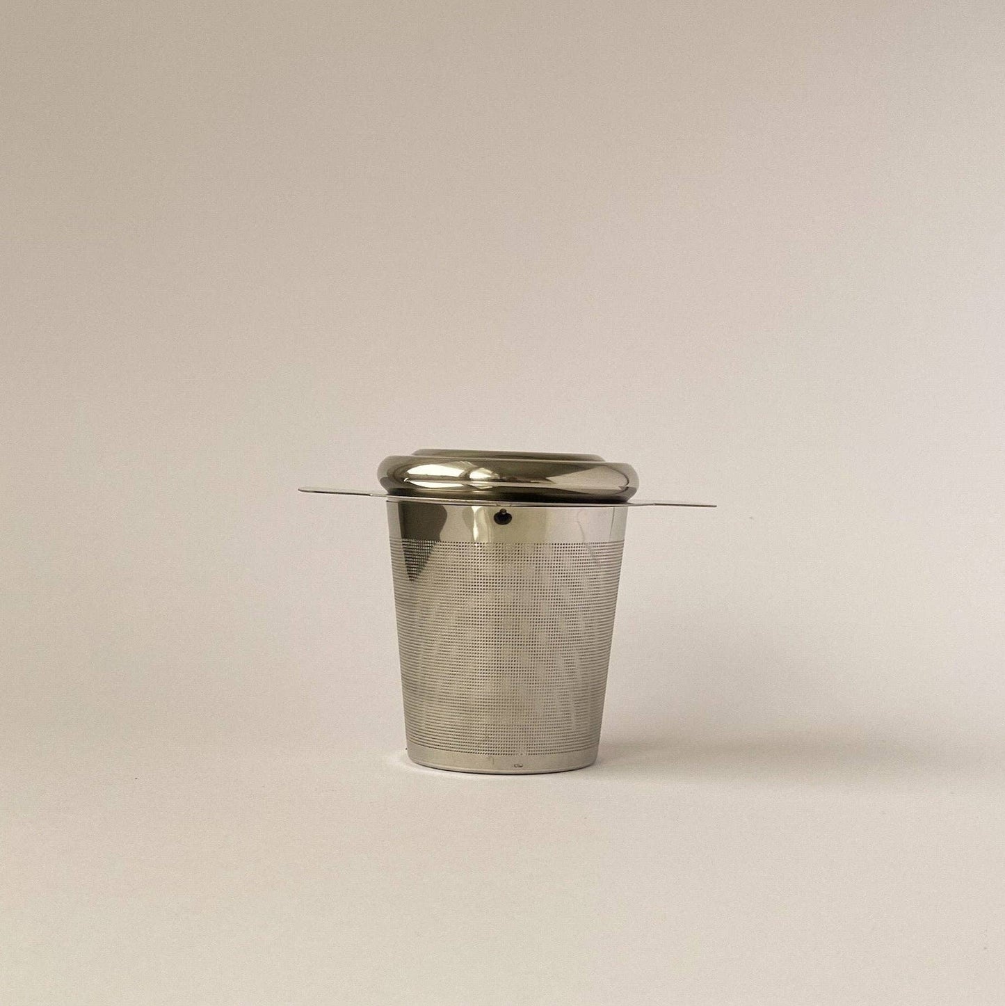 Tea infuser with lid