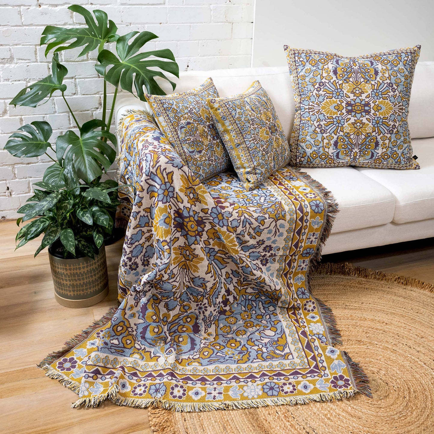 'Every Little Thing' Woven Picnic Rug/Throw: Regular 130x160cm