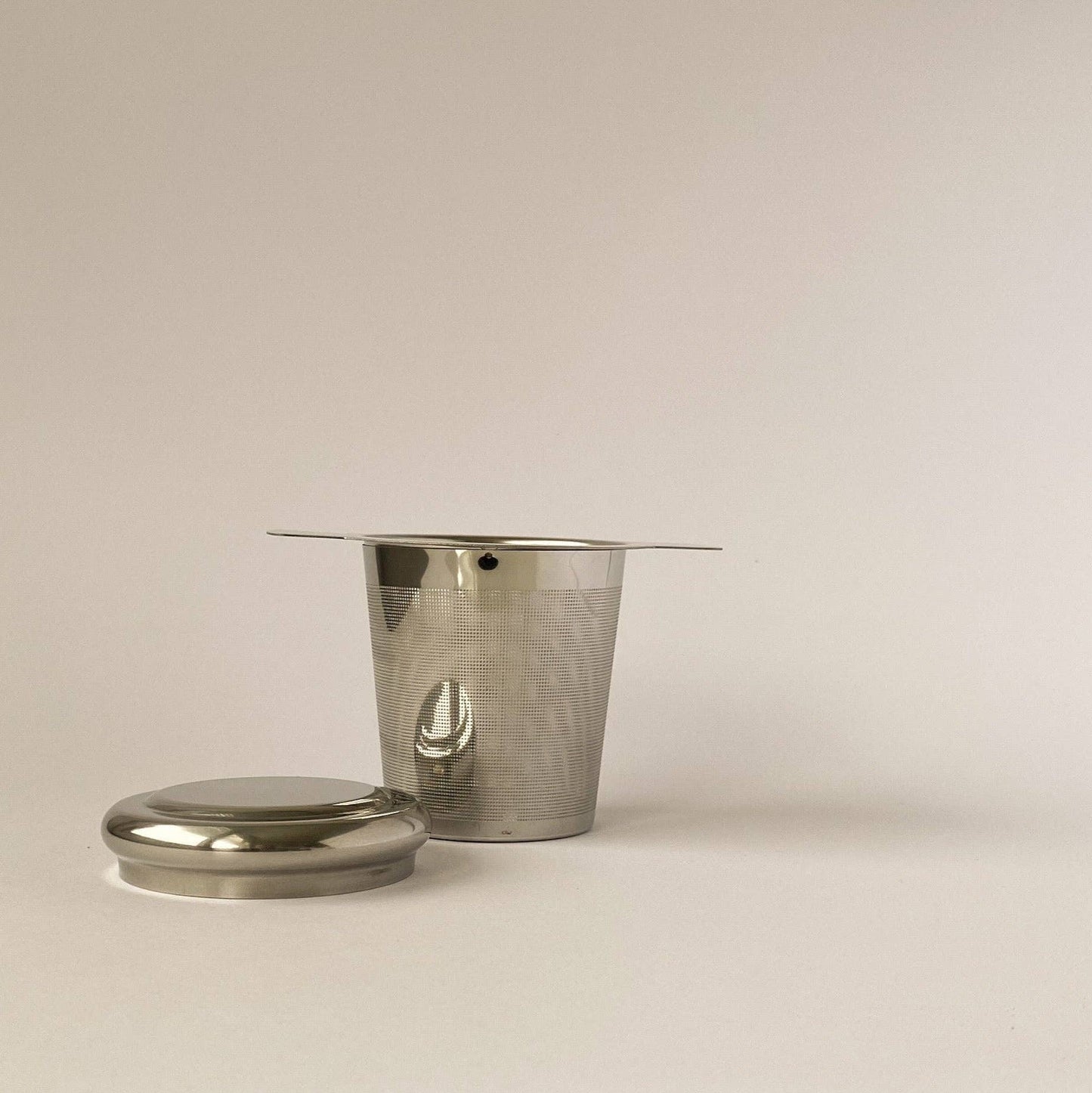 Tea infuser with lid