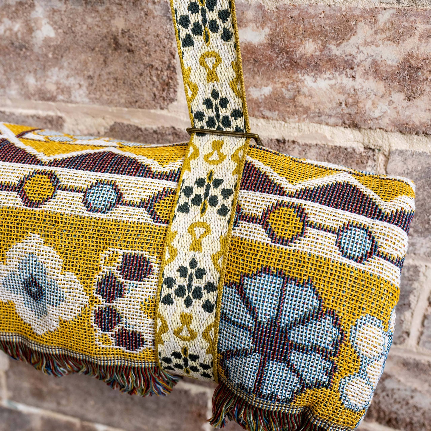 'Every Little Thing' Woven Picnic Rug/Throw: Regular 130x160cm