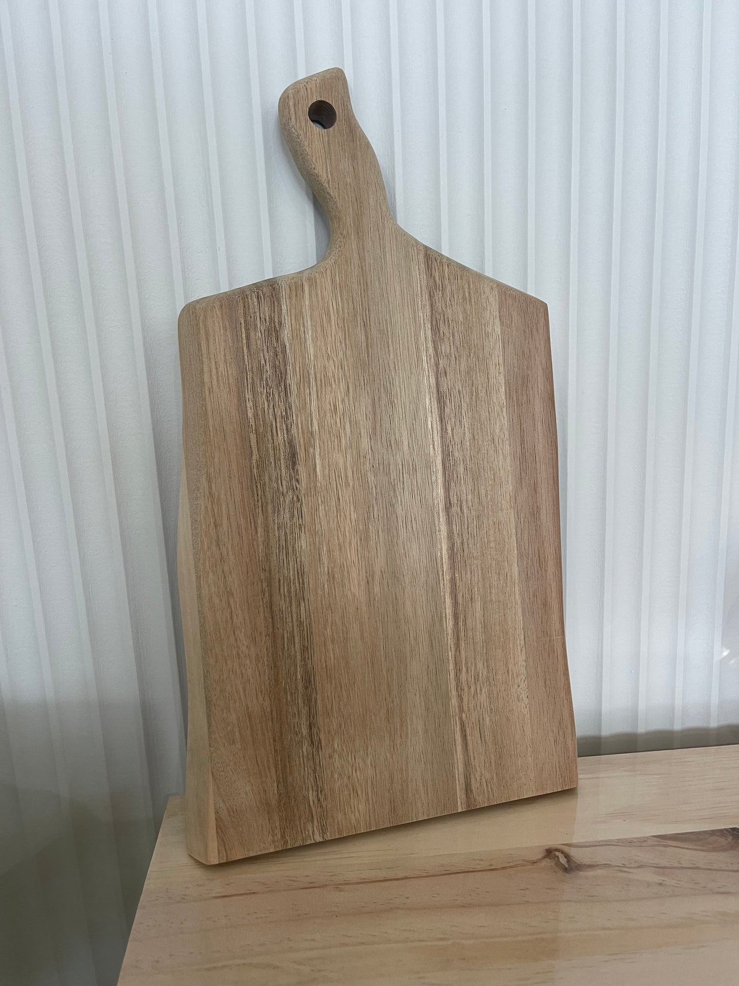 LARDER ACACIA HANDLED CHOPPING BOARD SML